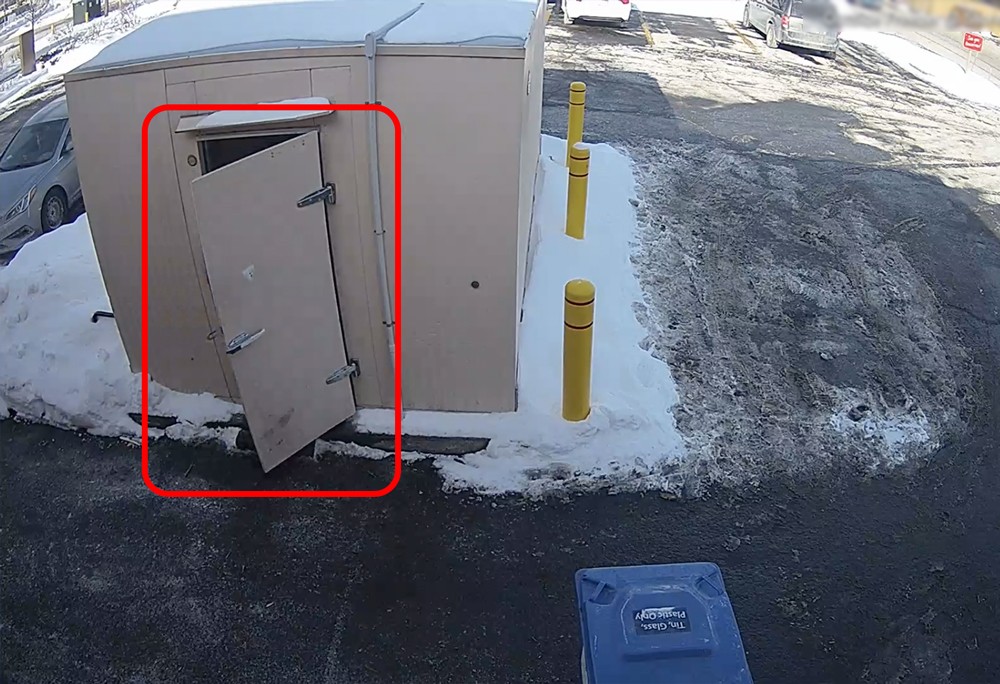 restaurant security cameras_facing outdoor freezer door_camera